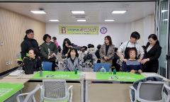 지역주민 대상 미용 봉사활동.jpg